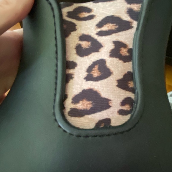 Crocs Chelsea Rainboot Size 8 - Picture 4 of 4